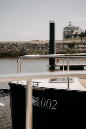Yacht by Strandhotel